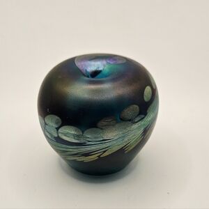 Maytum Studios 1996 Signed Iridescent Art Glass Apple Paperweight Sculpture 96